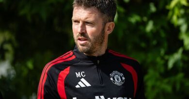Man Utd have just been presented perfect transfer after £60m Lewis Hall deal blocked