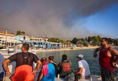Tourists evacuated on boats as wildfire destroys popular Greek holiday spot Tourists evacuated on boats as wildfire destroys popular Greek holiday spot
