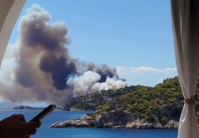 Salamina wildfires LIVE: Evacuation order on Greek island over Peristeria & Selinia fires