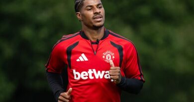 Marcus Rashford takes jab at Gary Neville as Man Utd star airs frustrations