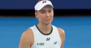 Elena Rybakina retires five games into Cincinnati Open match as Iga Swiatek shows class