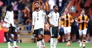 Man Utd player ratings vs Hull: Bruno Fernandes goes missing as two 2/10s stink it up