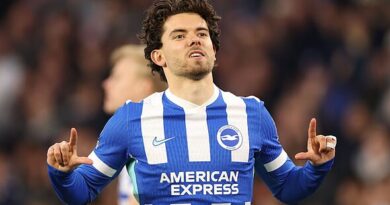 Man Utd transfer news LIVE: Kadioglu meeting, United offered Mateta, player wants exit
