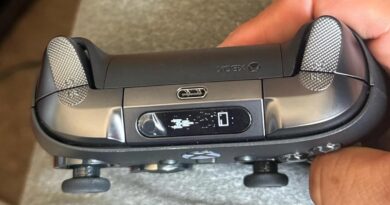 Xbox Elite 3 prototype pad leaks with tiny built-in screen