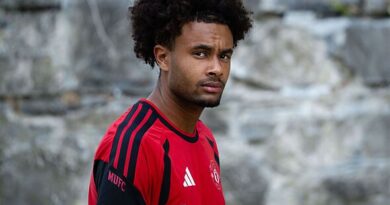 Man Utd make decision on signing Joshua Zirkzee replacement if striker joins Everton