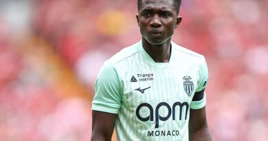 Three free agent centre-midfielders Chelsea can sign after Lamine Camara transfer blunder