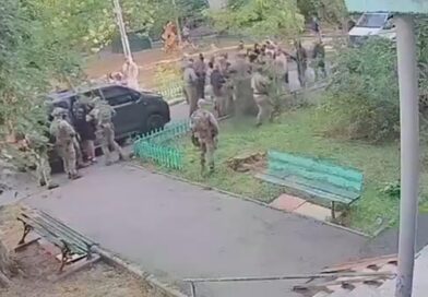 Three injured as Ukraine's top intelligence agencies 'shoot at each other' in Kyiv
