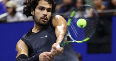 US Open LIVE: Carlos Alcaraz loses all-time classic as star breaks down crying on court