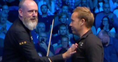 Mark Williams annoyed with Ali Carter after losing final and says 'he's done my head in'