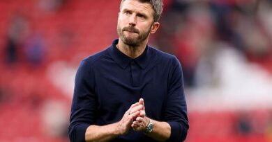 Michael Carrick has already dismissed Pro Ref apology after Man Utd robbed
