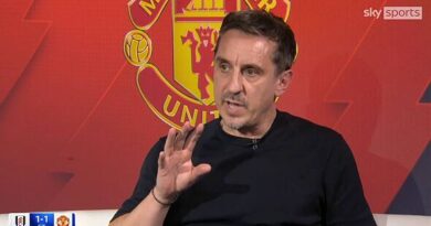 Gary Neville labels Man Utd stars 'a genuine disgrace' with Michael Carrick advice