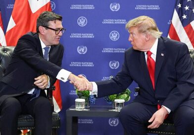 'Anxious' Andy Burnham 'vulnerable' on stage in live Donald Trump meeting