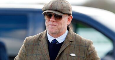 Mike Tindall makes sad family announcement live on air as tribute paid