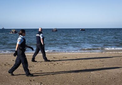 Fury as Macron's minister tells police not to stop migrants in shallow waters