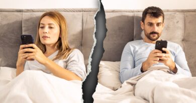 How to navigate political differences in a relationship, per therapist