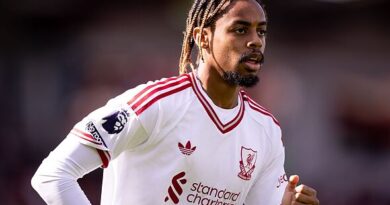 Liverpool dealt Bradley Barcola issue vs Man City and face £52m transfer setback