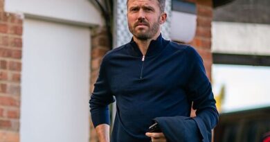 Wayne Rooney apologises to Man Utd star as Michael Carrick takes action