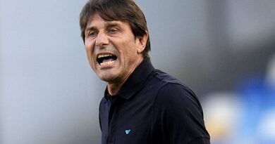 Antonio Conte drops Man Utd hint as Michael Carrick pressure builds