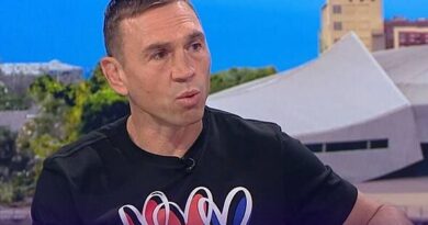 Kevin Sinfield makes heartwarming promise to Rob Burrow's family as he lets his team go