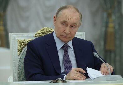 Putin 'stuck in the air' as 'Ukrainian drones' shut major Russian airports