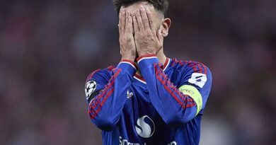Michael Carrick told to drop 'fed up' Bruno Fernandes after Man Utd's Atletico loss