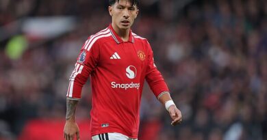 Lisandro Martinez 'makes decision on leaving Man Utd' as contract talks take twist