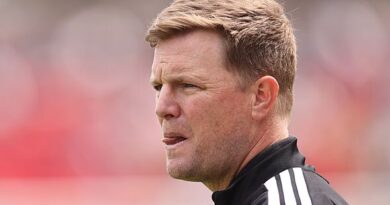 Eddie Howe to Man Utd takes twist as ex-Newcastle boss 'ready to take job'