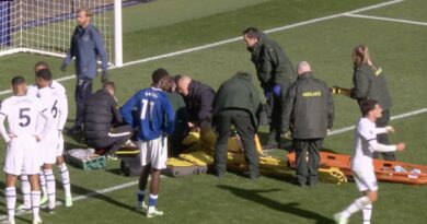 Emi Martinez rushed to hospital after horror collision as Everton vs Chelsea stopped