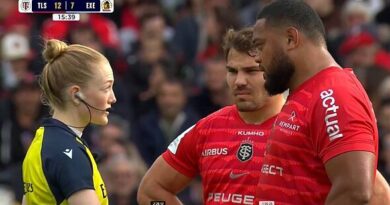 Rugby controversy breaks out as referee applauded for unusual red card after 15 minutes