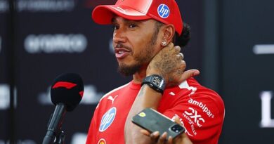 Lewis Hamilton must have 'very difficult conversation' with Ferrari as future looks grim