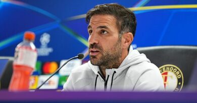 Cesc Fabregas shows true colours with response to becoming Man Utd manager