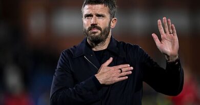 Michael Carrick ignores every single Man Utd player after worrying gesture to away fans