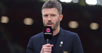Michael Carrick makes new Man Utd transfer statement and responds to stars 'not running'