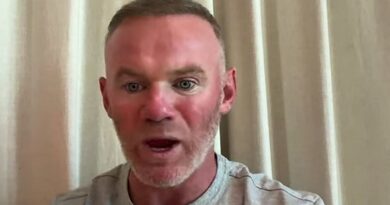 Wayne Rooney issues furious X-rated threat to Man Utd dressing room as squad under fire