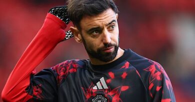 Man Utd news: Bruno Fernandes 'finished' and told to quit after Michael Carrick call