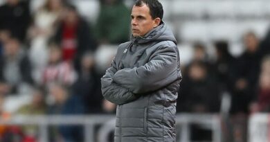 Sunderland can replace Regis Le Bris with five managers as sack pressure hits new heights