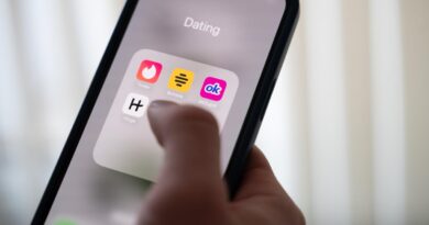 In the cutthroat world of online dating, men use AI to put their best face forward
