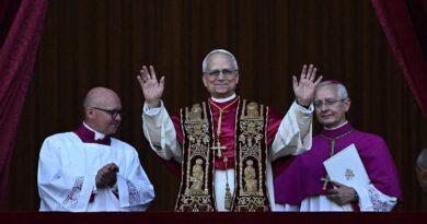 Pope’s diagnosis shines light on surprising lung cancer risks for never-smokers